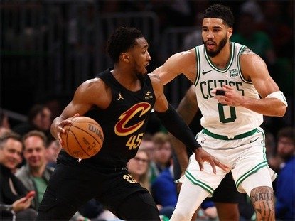 Cavs rout Celtics to square up series at 1-1