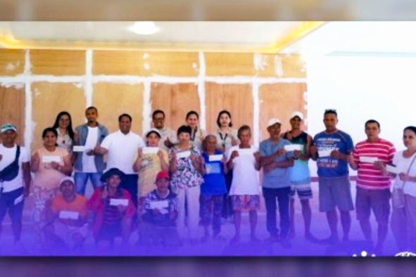 Hog raisers in Southern Leyte town receive ASF compensation from DA